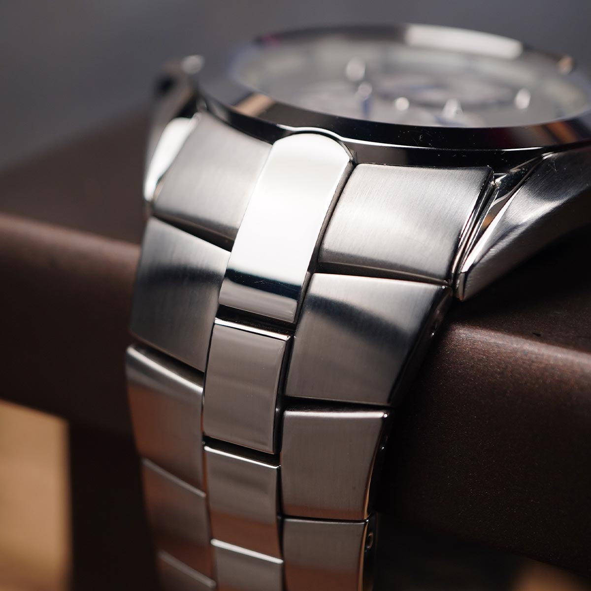 Seiko Arctura SNL045P1 42mm Kinetic Chronograph White Dial - Horology Story Youtube Store