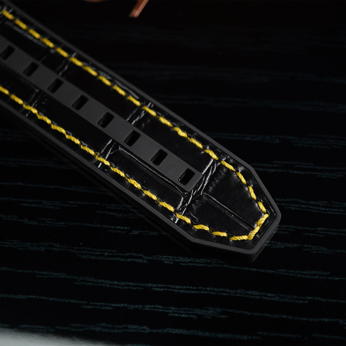 LUCKY HARVEY Skull Automatic Yellow Gold - Horology Story Youtube Store