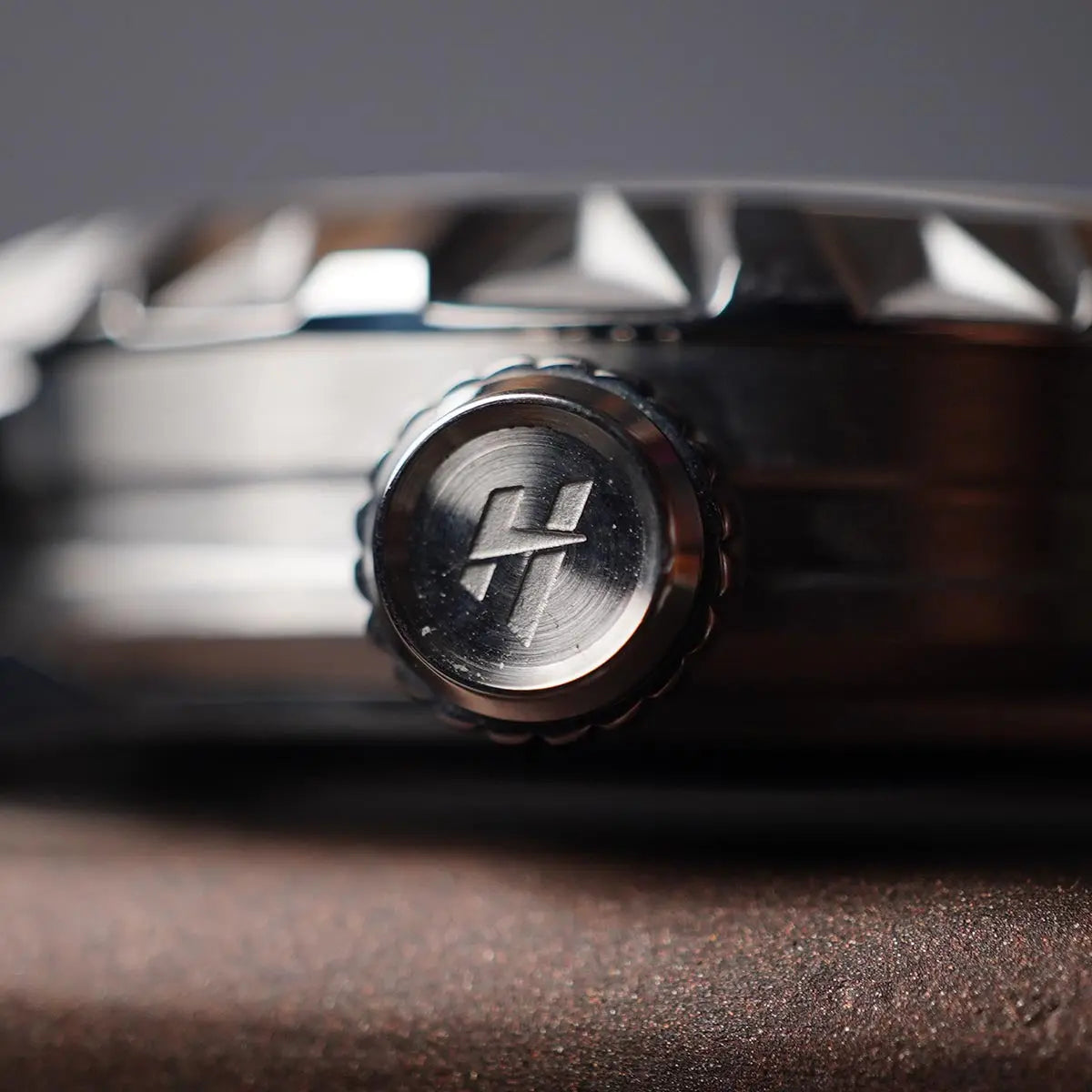 LUCKY HARVEY Silver Flying Bee Automatic - Horology Story Youtube Store