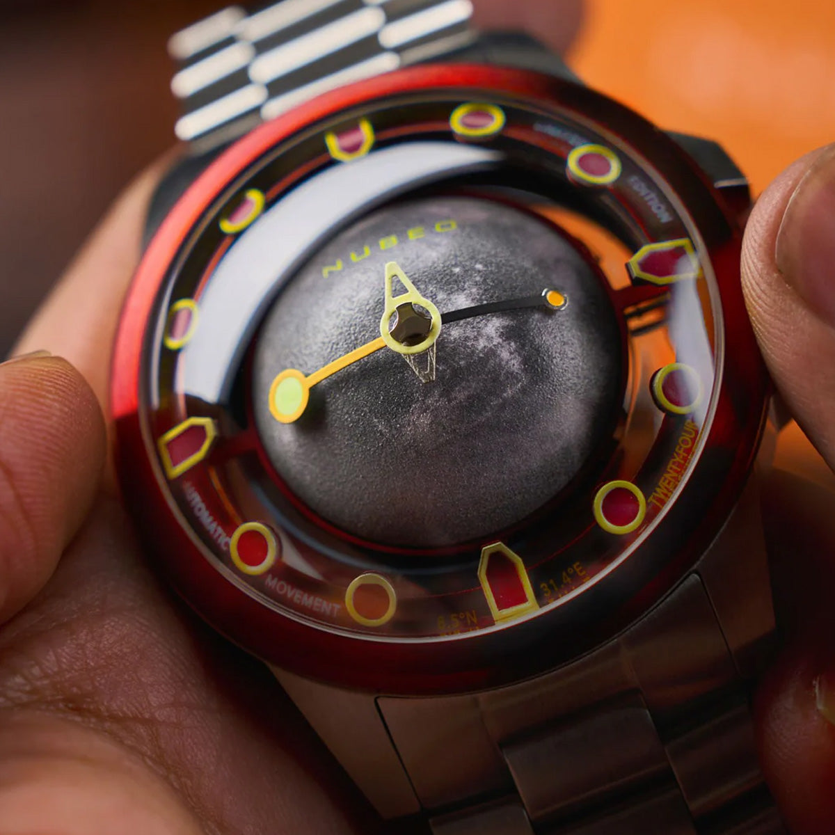 Nubeo Tranquility NB-6091-44 Gibbous Red