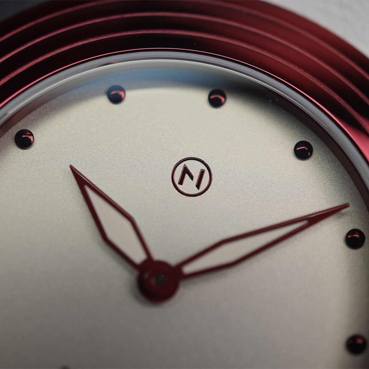 Streamliner B013-01 White Metallic Sand Blast Dial