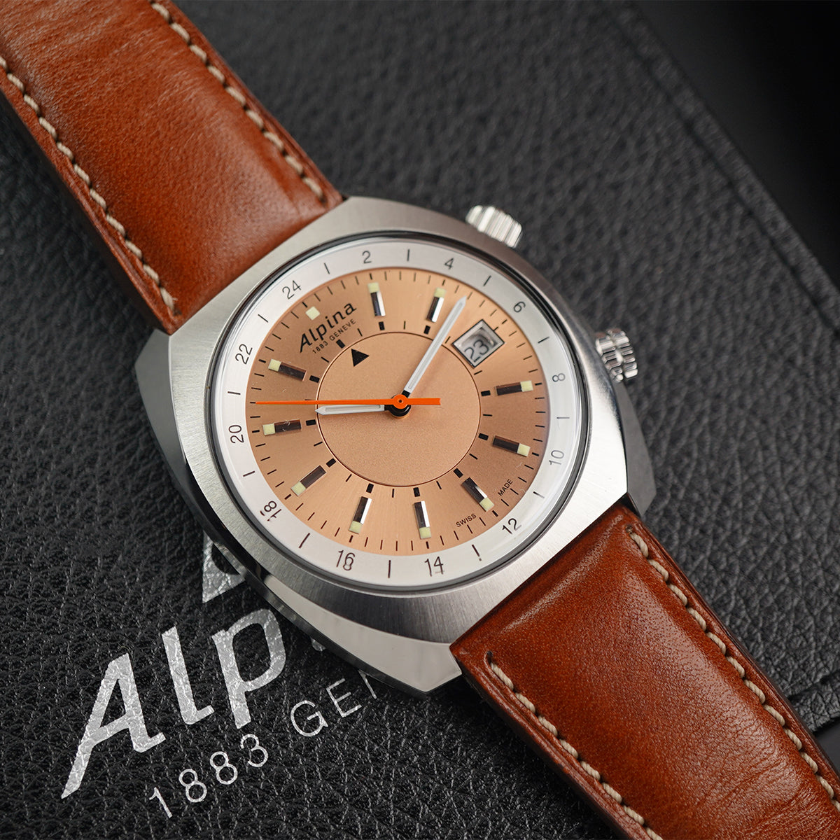 Alpina Startimer Pilot Heritage GMT AL-555RGS4H6 - Horology Story Youtube Store