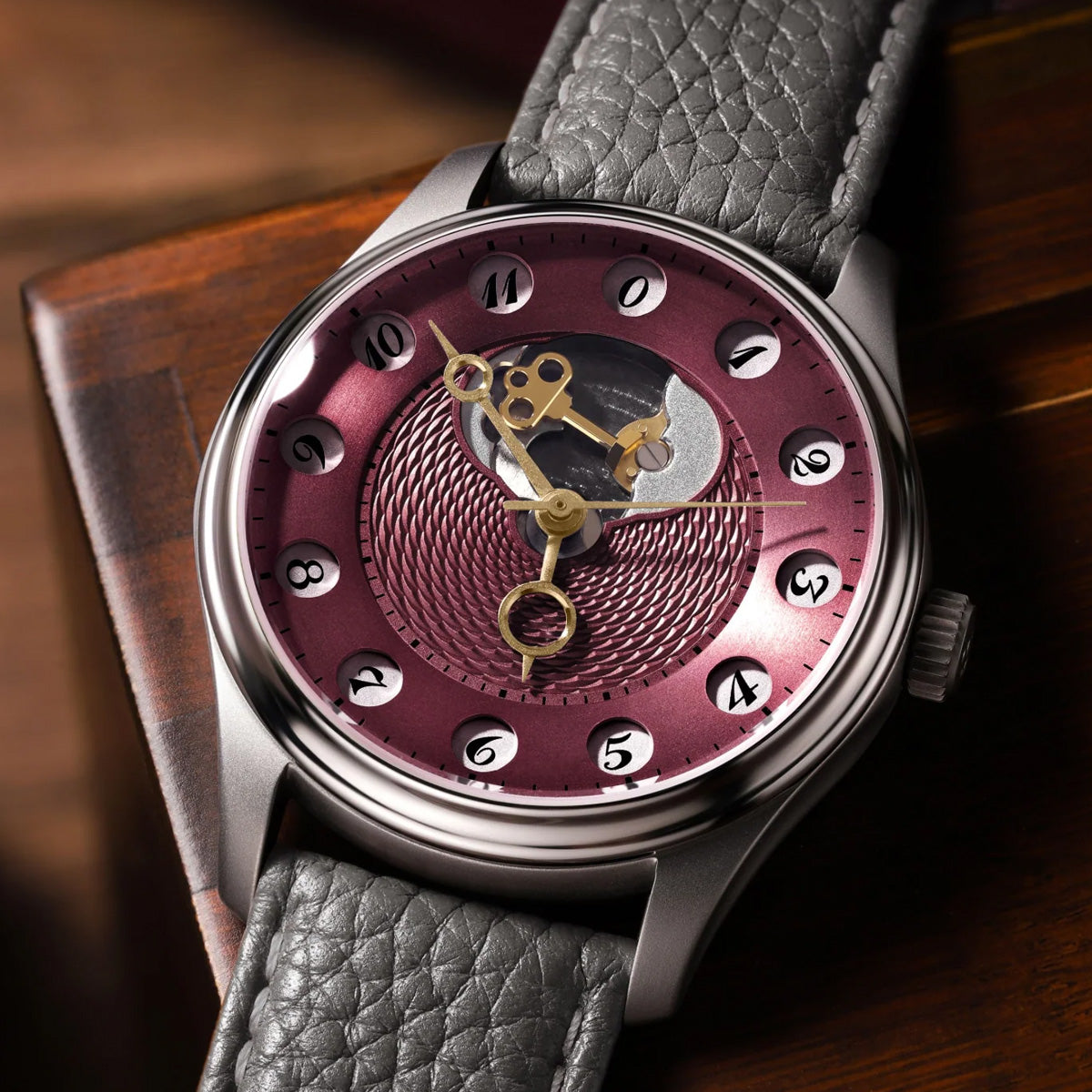 OLTO-8 Chrono Gate Vintage Red Pre-order