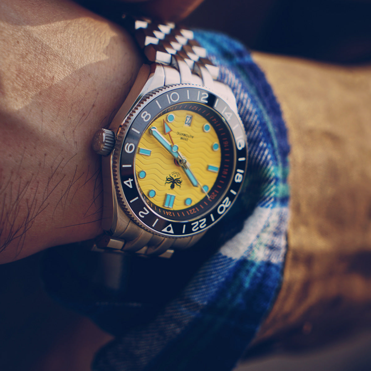 Phoibos Wave Master GMT 200M PY049F Yellow