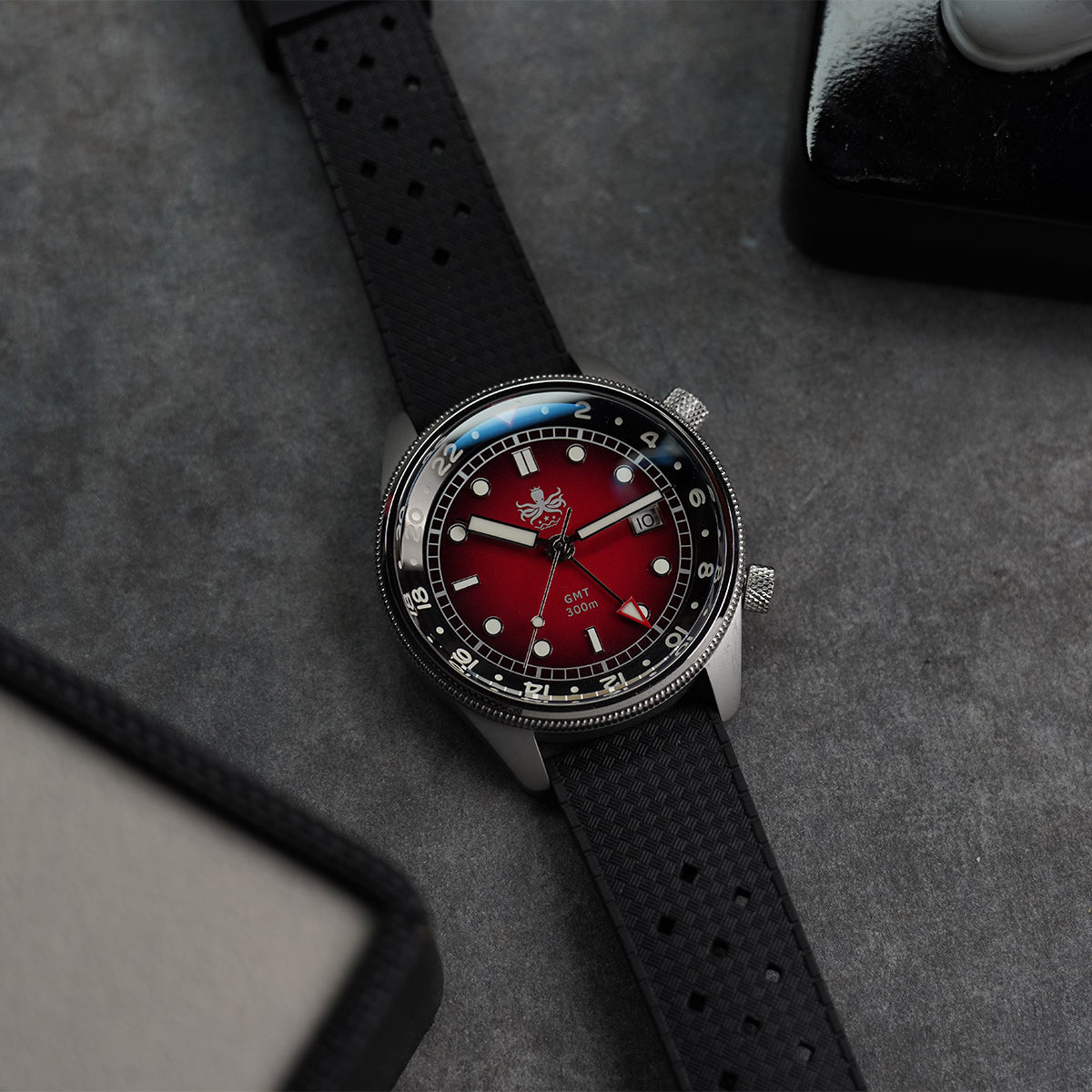 Phoibos Eagle Ray 300m Super Compressor GMT PX023E Fume Red - Horology Story Youtube Store