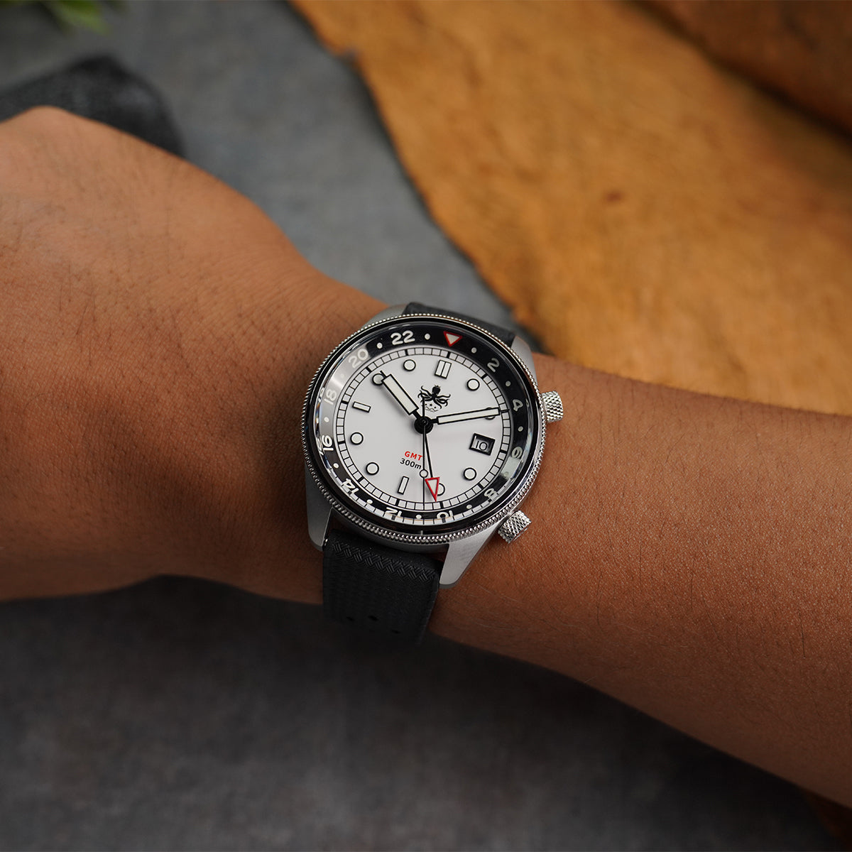 Phoibos Eagle Ray 300m Super Compressor GMT PX023G White - Horology Story Youtube Store