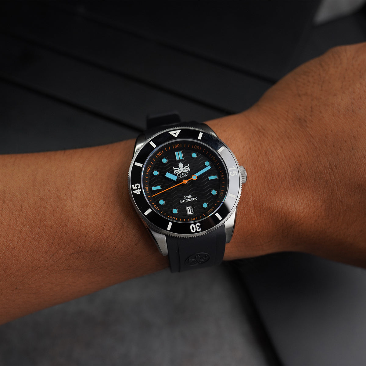 Phoibos Wave Master 300M PY010CR Black Dial