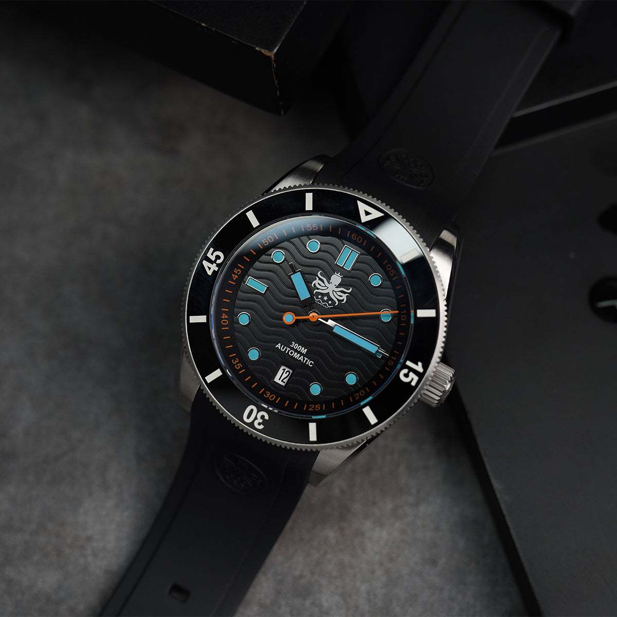 Phoibos Wave Master 300M PY010CR Black Dial