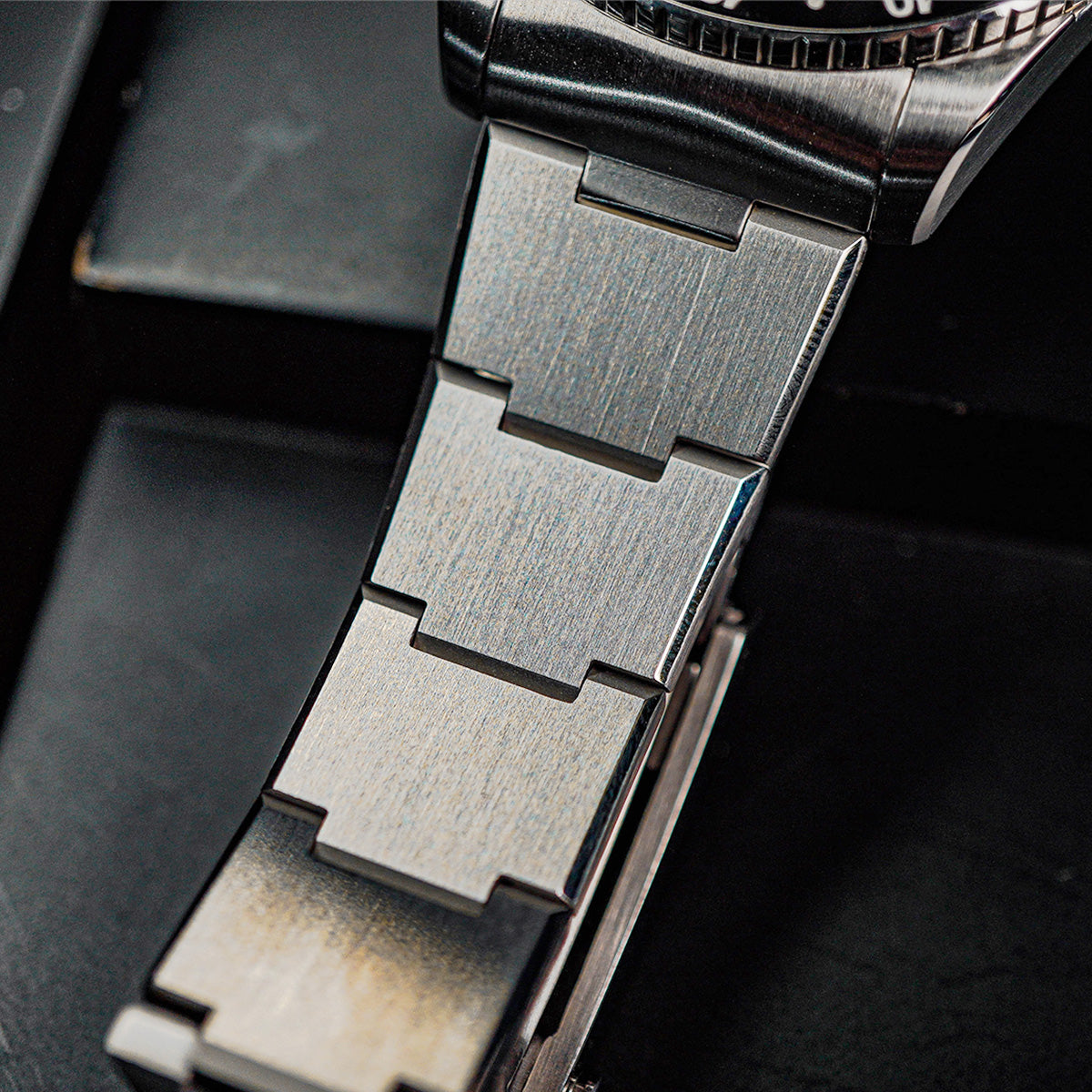 Vulcain Skindiver GMT - Black Luminova Beige