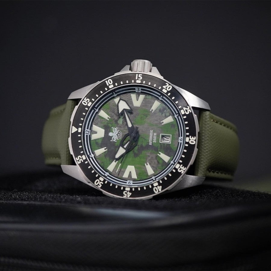 Artem Loop-Less Green - Green Stitching