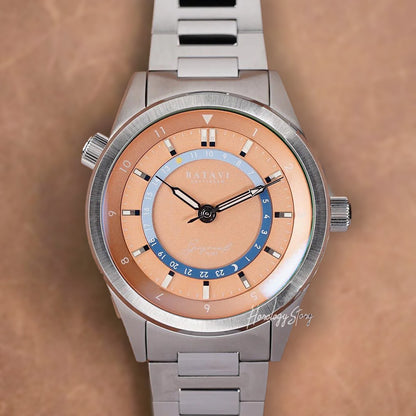 Batavi Geograaf Arctic Down Salmon Dial - Horology Story Youtube Store